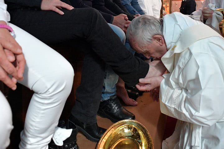 Pope Francis washes the feet of 12 Mafia prisoners, Paliano prison, Italy. Photo: Osservatore Romano