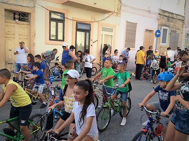 Waiting for the start of the children's bicycle pilgrimage from XgÃ„Â§ajra to zabbar - 2017